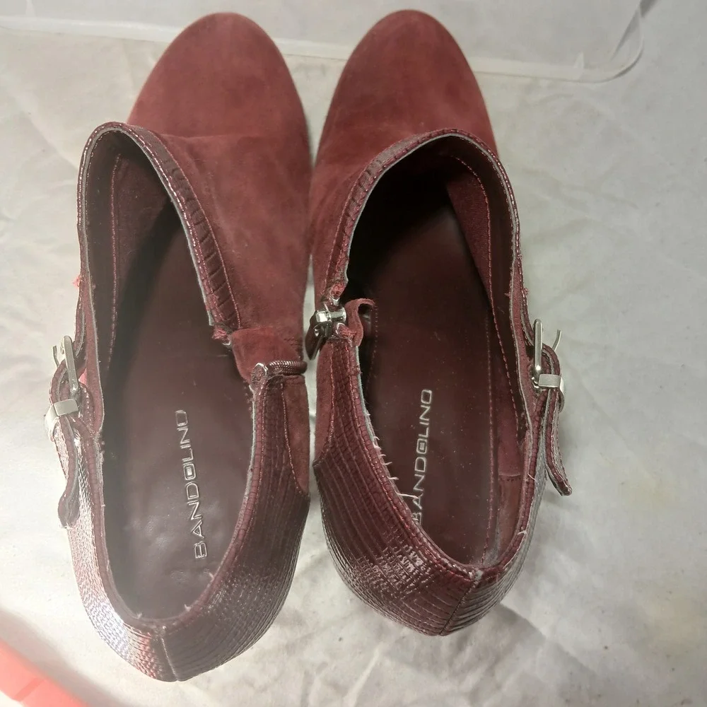 Bandolino Women Burgundy Suede‎ Snake Embossed Ankle Booties Heels Size 8.5M
